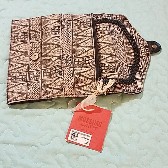 Mossimo Wallet - Picture 3 of 8